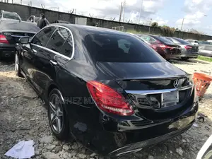 Mercedes-Benz C300 2016 Black