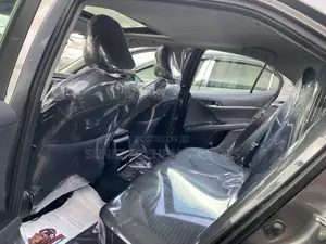 Toyota Camry SE FWD 2020 Gray