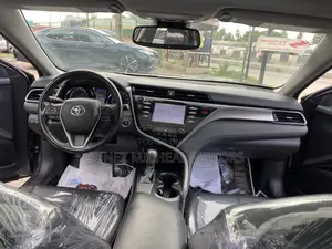 Toyota Camry SE FWD 2020 Gray