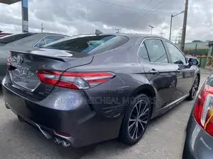 Toyota Camry SE FWD 2020 Gray