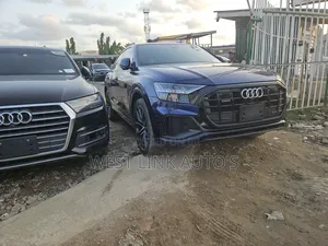 Audi Q8 2022 Blue