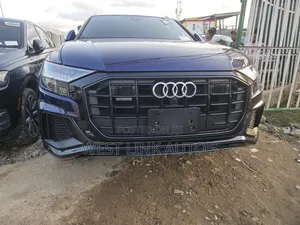 Audi Q8 2022 Blue