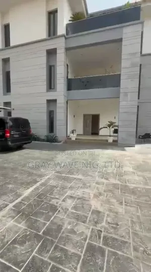7bdrm Mansion in Maitama for sale