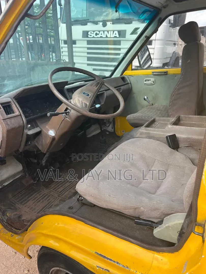 Nissan Vanette 1996 Yellow