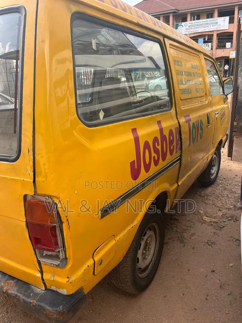 Nissan Vanette 1996 Yellow