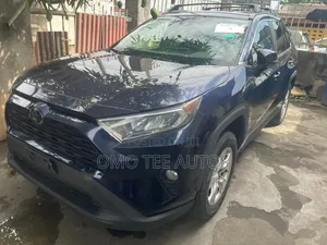 Toyota RAV4 XLE Premium AWD 2020 Blue