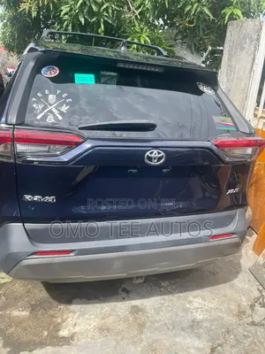 Toyota RAV4 XLE Premium AWD 2020 Blue