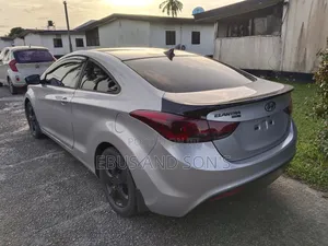 Hyundai Elantra 2012 Silver
