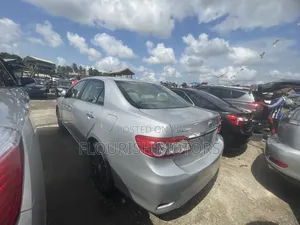 Toyota Corolla LE 4dr Sedan (1.8L 4cyl 4A) 2013 Silver