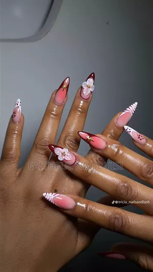 We Deliver Clean Set of Classy Nails,Dm to Book a Nail Appointment