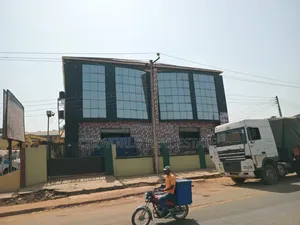 To Let / Lease Very Wide Office Space With 5 Office Space
