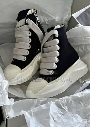 Sneakers S