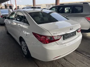 Hyundai Sonata SE 2.0T Sedan FWD (2.0L 4cyl 6A) 2012 White