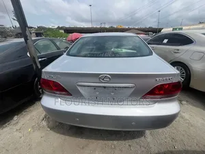 Lexus ES 2025 Silver