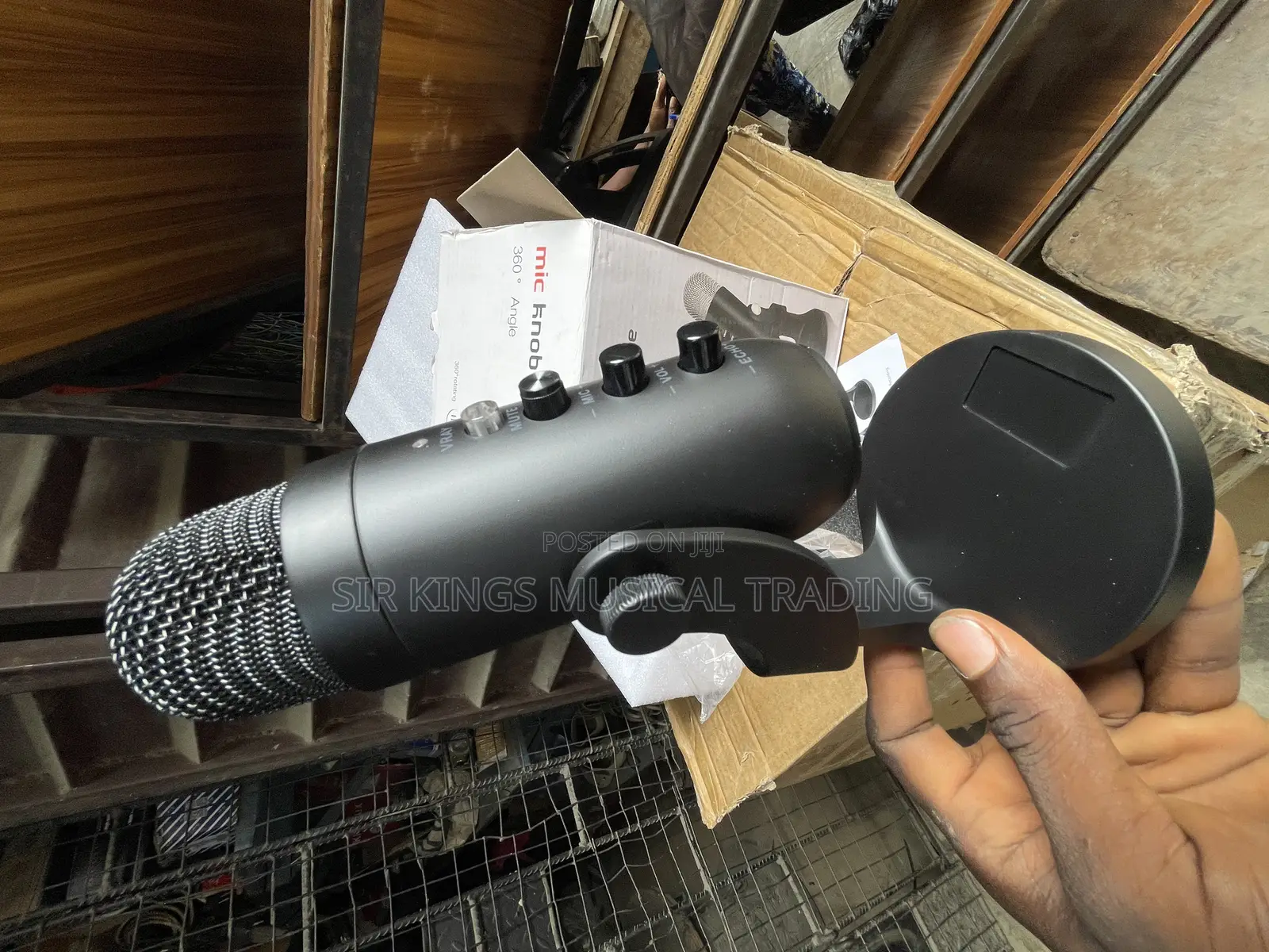 Dynamic Podcast Microphone