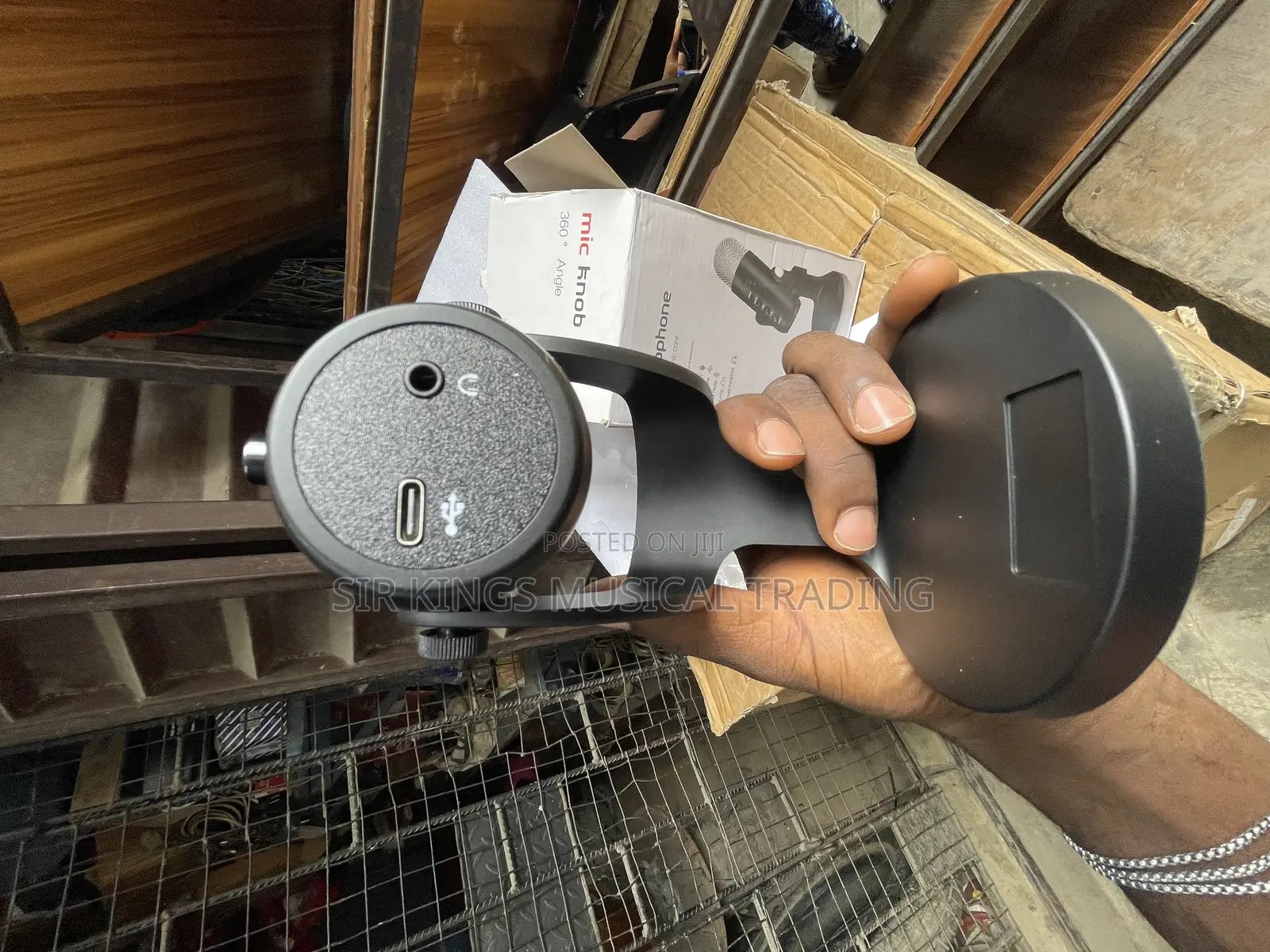 Dynamic Podcast Microphone