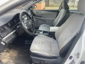 Toyota Camry SE 4dr Sedan (2.5L 4cyl 6A) 2017 White
