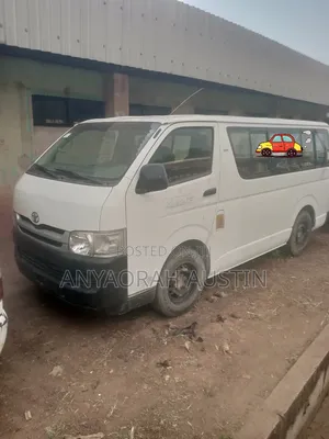 Toyota HiAce 2006 White