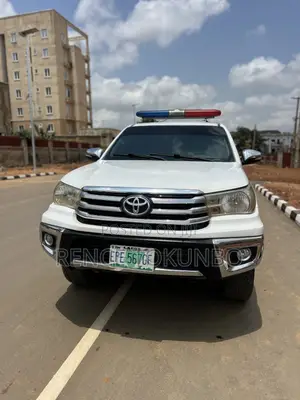 Toyota Hilux 2010 White