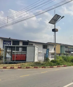 Commercial Property Directly on the Road