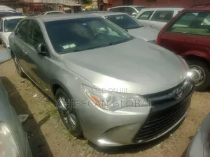 Toyota Camry SE 4dr Sedan (2.5L 4cyl 6A) 2015 Silver