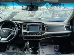 Toyota Highlander XLE V6 4x2 (3.5L 6cyl 6A) 2016 Maroon