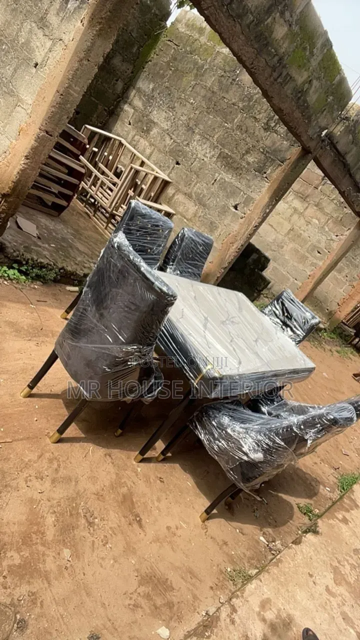 6 Seaters Dinning Table