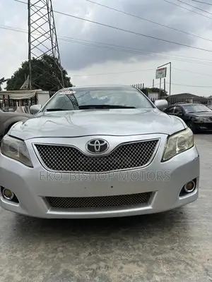 Toyota Camry LE 4dr Sedan (2.5L 4cyl 6A) 2011 Silver