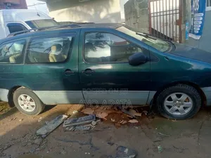 Toyota Sienna 2000