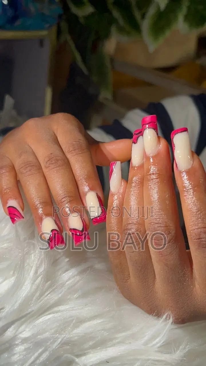 Renny's Touch Nails Lash Extensions