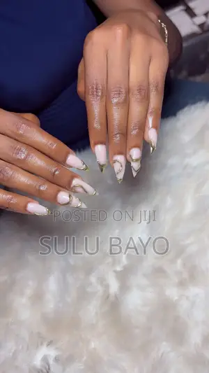 Renny's Touch Nails Lash Extensions