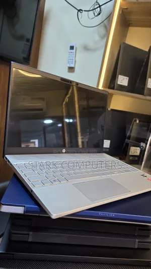 Laptop HP Pavilion 15-eh0050wm 8GB AMD Ryzen 3 SSD 256GB