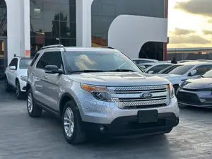 Ford Explorer XLT 4dr SUV AWD (3.5L 6cyl 6A) 2014 Silver