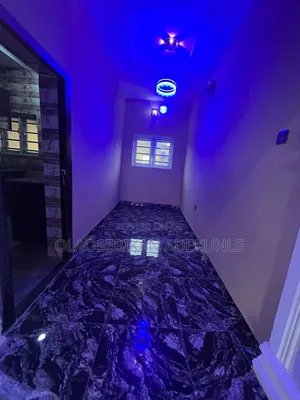 3bdrm Block of Flats in Akala Express, Oluyole for rent