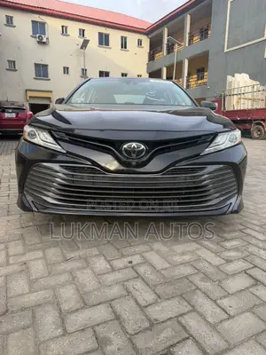 Toyota Camry XLE FWD (2.5L 4cyl 8AM) 2018 Black