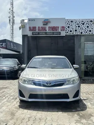 Toyota Camry LE 4dr Sedan (2.5L 4cyl 6A) 2013 Silver