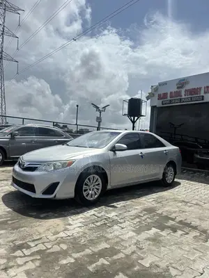 Toyota Camry LE 4dr Sedan (2.5L 4cyl 6A) 2013 Silver