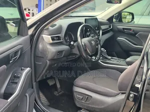 Toyota Highlander LE 2021 Black