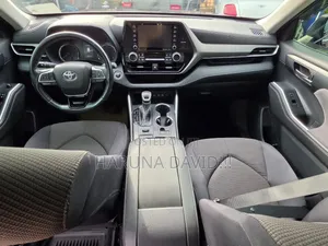 Toyota Highlander LE 2021 Black