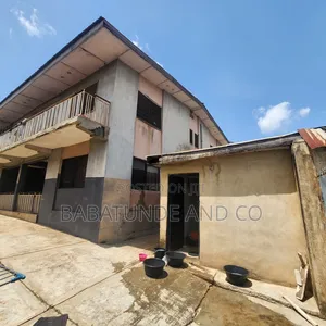 3bdrm Block of Flats in Challenge, Ibadan for sale