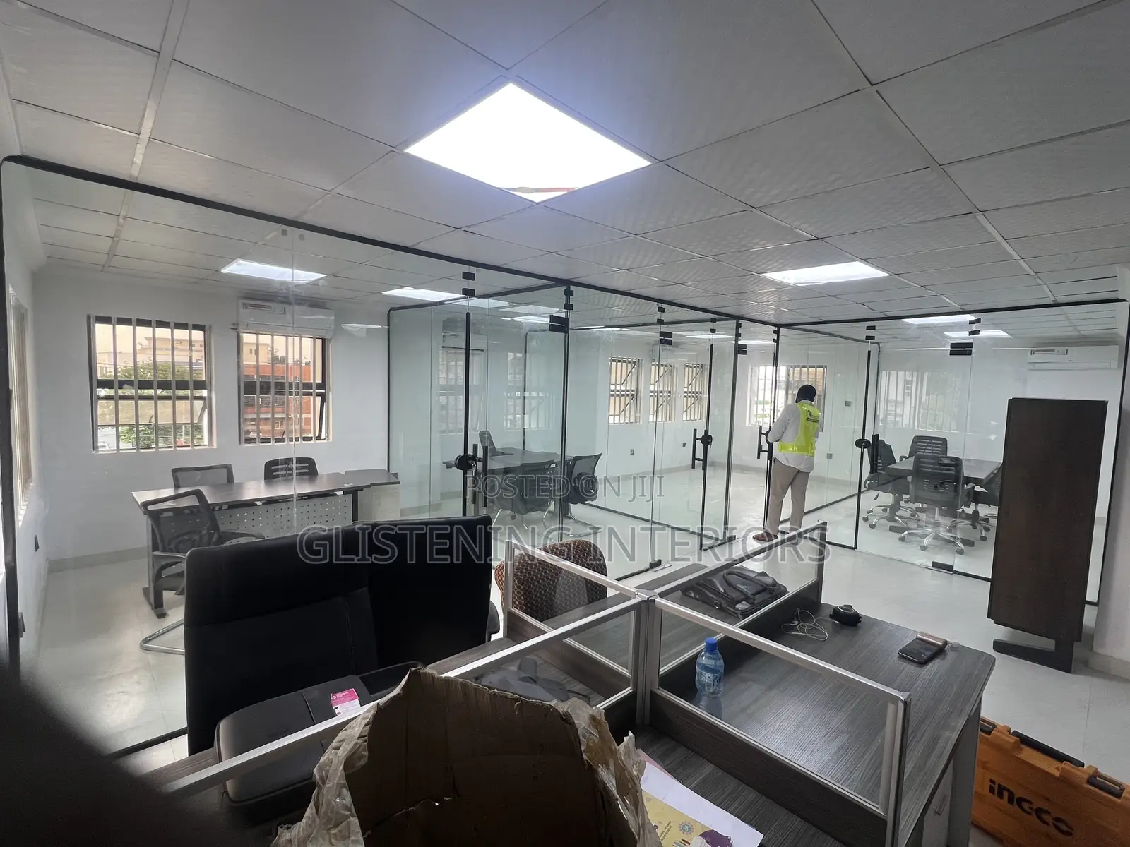 Office Partition With a 10mm Plain Tempered Glass