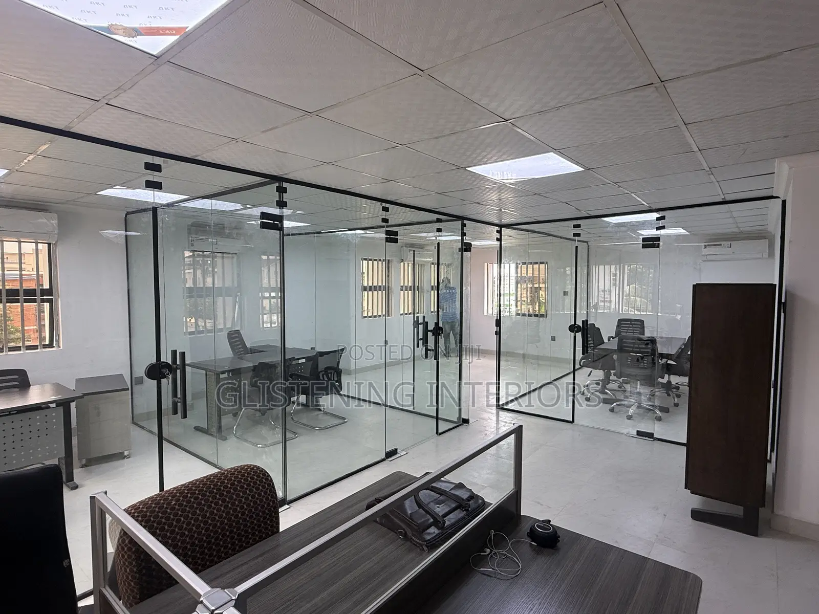 Office Partition With a 10mm Plain Tempered Glass