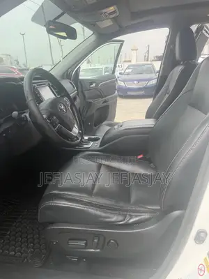 Toyota Highlander XLE V6 4x4 (3.5L 6cyl 6A) 2016 White