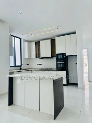 2bdrm Apartment in Lekki Phase 1 for sale