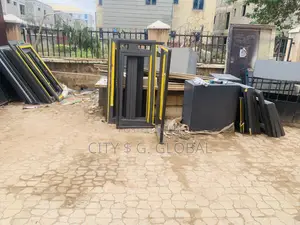 A Empty Space 40fit Is for Rent in Gudu Busy Area