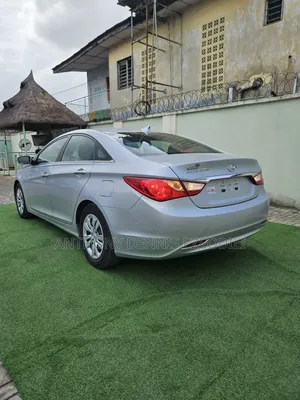 Hyundai Sonata SE Sedan FWD (2.4L 4cyl 6A) 2012 Silver