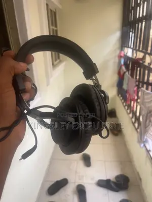 Closed Back Headphones for Studio Recording