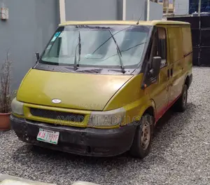 Ford Transit 2000 Yellow