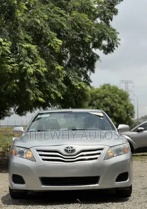 Toyota Camry LE 4dr Sedan (2.5L 4cyl 6AM) 2010 Silver