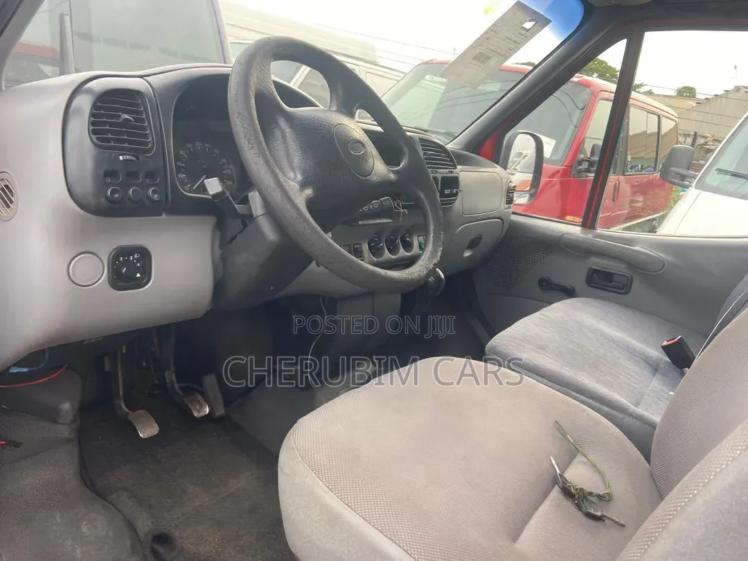 Ford Transit 2000 Red